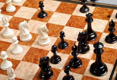 Copiii sunt invitaţi să se întreacă în mutări de şah, la Orăşel 